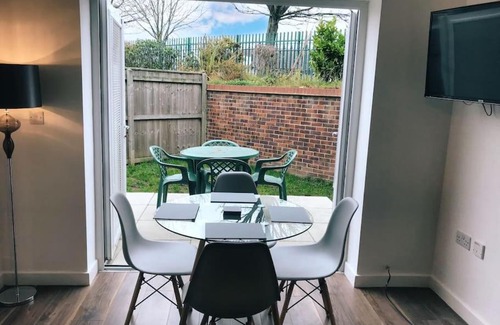 Roker Apartment | Sunderland Short Stays 2 bedroom apartment Free Parking Fulwell SR6