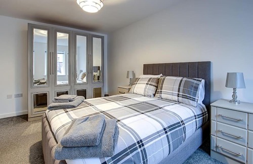 Roker Apartment | Sunderland Short Stays 2 bedroom apartment Free Parking Fulwell SR6