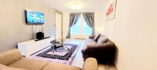 Sunderland House | Sunderland Villa Luxuria House and Apartment Accommodation - Free Double Private Parking