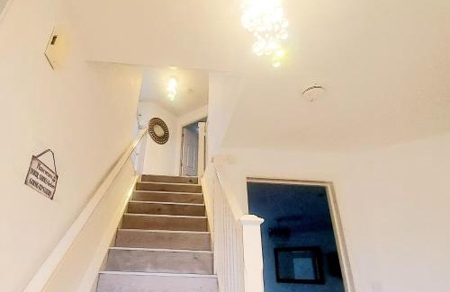 Sunderland House | Sunderland Villa Luxuria House and Apartment Accommodation - Free Double Private Parking