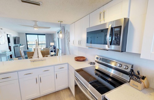 Destin Condo | Sundestin 518 2 BR Beachside with Free Beach Service for 2 for June and July 202