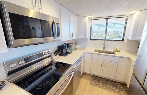 Destin Condo | Sundestin 518 2 BR Beachside with Free Beach Service for 2 for June and July 202