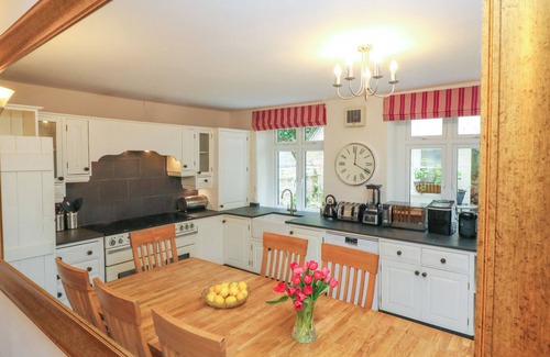 Braunton House | SUNDIAL, pet friendly, character holiday cottage in Braunton