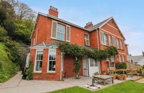 Braunton House | SUNDIAL, pet friendly, character holiday cottage in Braunton