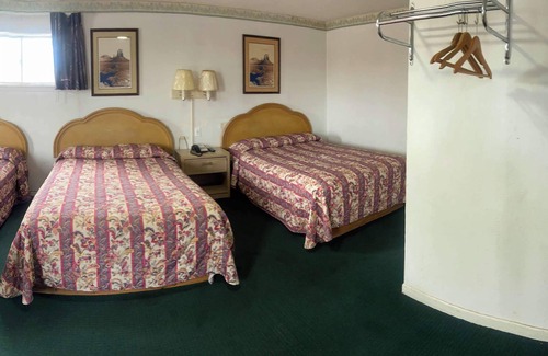 Burnet Hotel | Sundown Inn