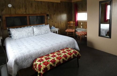 Geyser Hotel | Sundown Motel