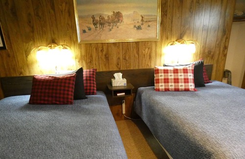 Geyser Hotel | Sundown Motel