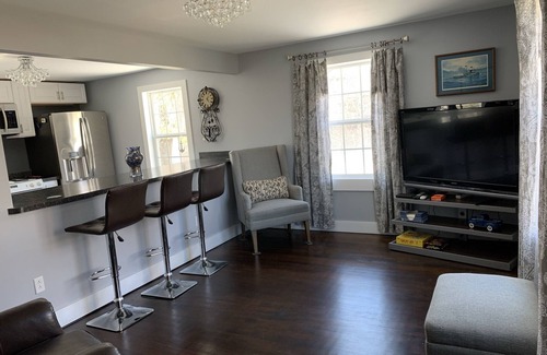 Grosse Ile House | Sundown Waterfront Carriage House