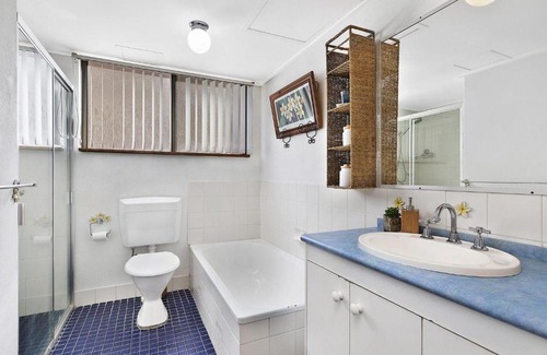 The Entrance Apartment | Sundowner Apartment 2 - Take in the Views