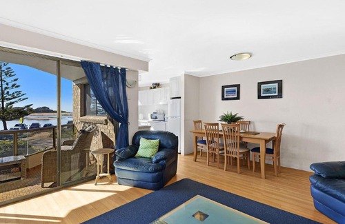 The Entrance Apartment | Sundowner Apartment 2 - Take in the Views