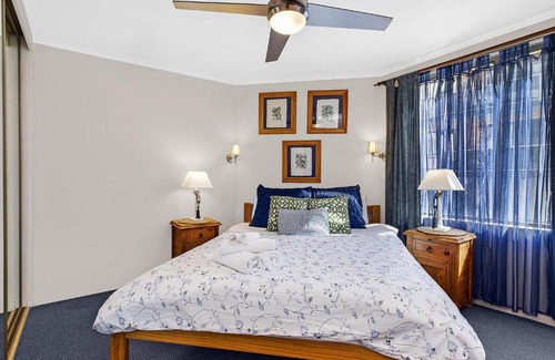 The Entrance Apartment | Sundowner Apartment 2 - Take in the Views