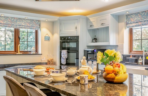 Raymonds Hill House | Sundowner Cottage - Four Bedroom House, Sleeps 8