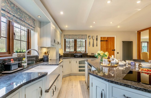 Raymonds Hill House | Sundowner Cottage - Four Bedroom House, Sleeps 8