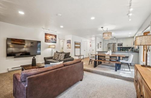 Four O'Clock Apartment | Sundowner II 201 condo