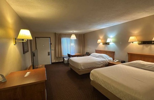 Forsyth Hotel | Sundowner Inn by Capital O Forsyth I 94