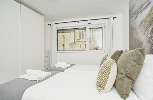 Ryde Cottage | Sundowners - an apartment that sleeps 4 guests in 2 bedrooms