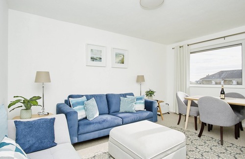 Ryde Cottage | Sundowners - an apartment that sleeps 4 guests in 2 bedrooms