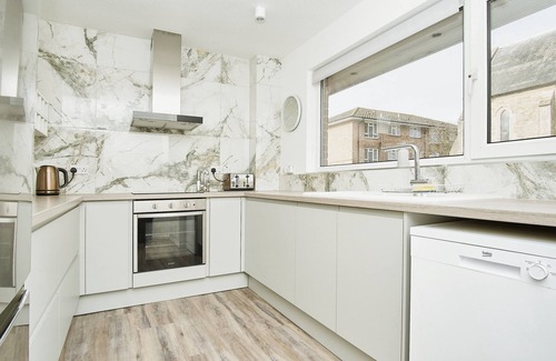 Ryde Cottage | Sundowners - an apartment that sleeps 4 guests in 2 bedrooms