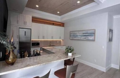 East Hampton House | Sundrenched Hamptons Estate with Resort Amenities