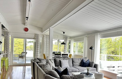 Gravenhurst Cottage | Sunfilled Muskoka cottage