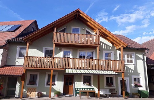 Adelshofen Apartment | Sunflower apartment (25 sqm)