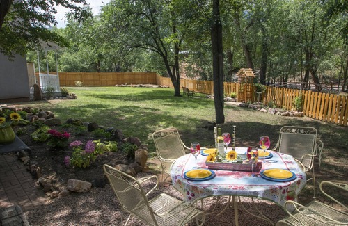 West Colorado Springs House | SUNFLOWER COTTAGE RETREAT! MANITOU, GARDEN OF THE GODS, HORSES!