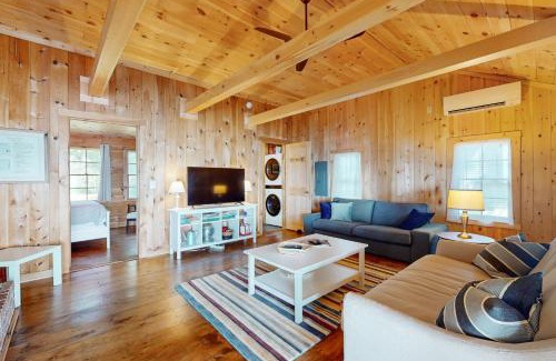 Freeport House | Sunflower Cottage