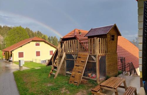 Paka House | Sunflower House with Jacuzzy and Sauna