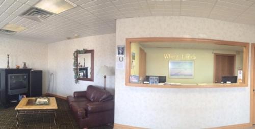 Garden City Hotel | Sunflower Inn & Suites - Garden City