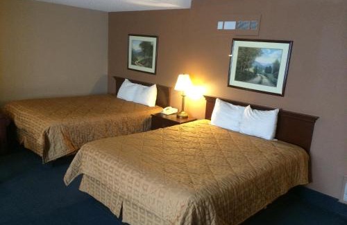 Garden City Hotel | Sunflower Inn & Suites - Garden City