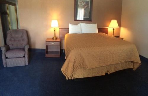 Garden City Hotel | Sunflower Inn & Suites - Garden City