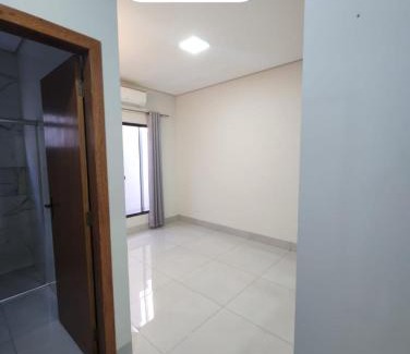Rondonopolis House | Sunflower residential house for rent
