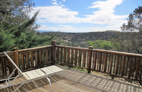 Prescott Apartment | Sunflower Room - Prescott Cabin Rentals