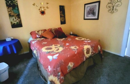 Canton Hotel | Sunflower Room with quiet deck