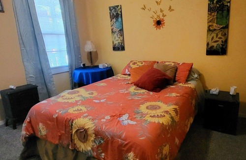 Canton Hotel | Sunflower Room with quiet deck