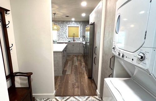 Del Mar Apartment | Sunflower Unit #3. 2-bedroom apartment in peaceful Corpus Christi.