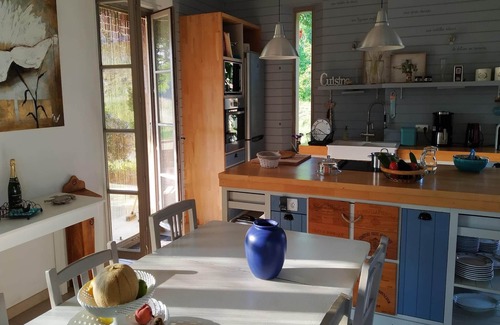 Leobard House | Sunflower Valley Villa, Léobard