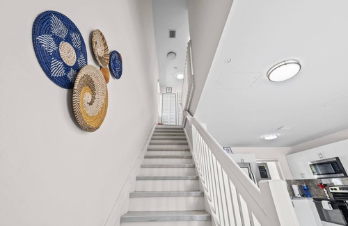 Gladeview House | SunflowerMIA-Private Turf Patio-Grill-Mins2Wynwood