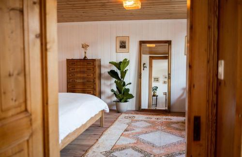 Beatenberg Apartment | Sungalow - Panoramic Vintage-Chic Chalet