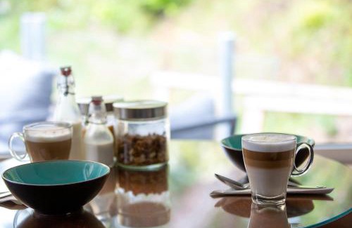 Salt Spring Island Bed & Breakfast | Sungate on Salt Spring - Luxurious Suite with Cedar Hot Tub & View