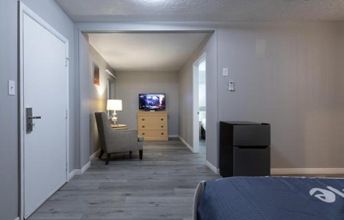 Bicknell Hotel | Sunglow Motel