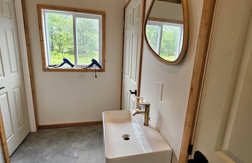 Kings County Cabin | Sunken Escapes Bear Cub Cabin #9