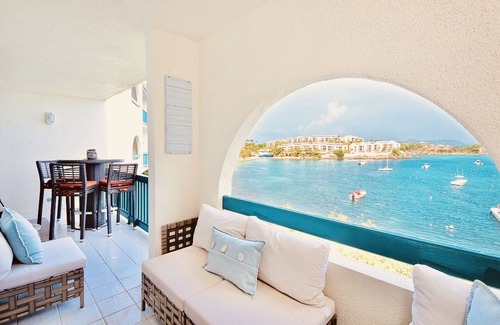 Nazareth Condo | Sunkissed Serenity- an Island Chic & Breathtaking Beachfront Home at Cowpet Bay