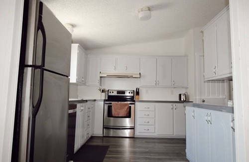 Quincy Cabin | Sunland Estates Cabin ~ Close to the Gorge Amphitheater!