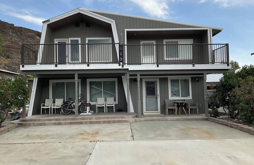 Sunland Estates House | Sunland 😊Funland ! The Grizzly Bear Barn ! A unique place to gather !