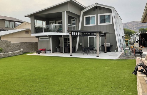 Sunland Estates House | Sunland 😊Funland ! The Grizzly Bear Barn ! A unique place to gather !