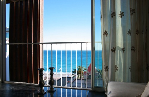 Les Baumettes Apartment | SunlightProperties: PARISIAN BLEU: 2 Bedroom Apartment With A Sea View Terrace