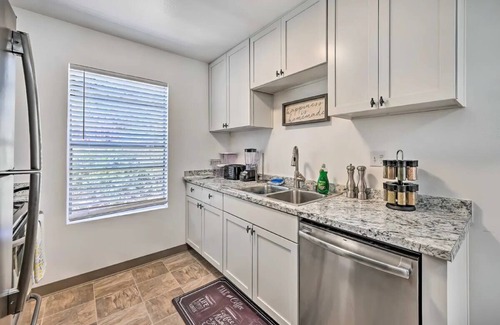 San Carlos Apartment | Sunlit 3-Bed Oasis: Pool, Near Lake