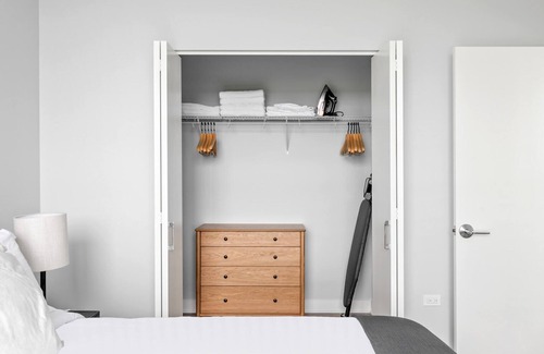 Arlington Heights Apartment | Sunlit Arlington Heights 1BR w/ Gym & W/D, near I-90, by Blueground