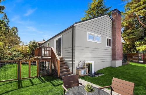 North Beach/Blue Ridge House | Sunlit Ballard Home Close to Golden Garden